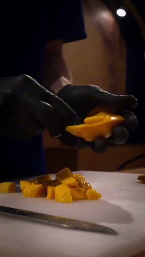 Barra y bebidas · 9:16 — video de producción real de Sistema Creativo