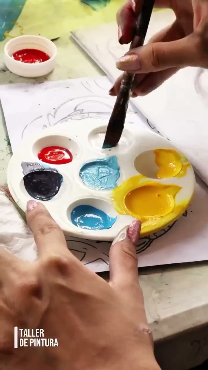 Reel corporativo · 9:16 — video de producción real de Sistema Creativo